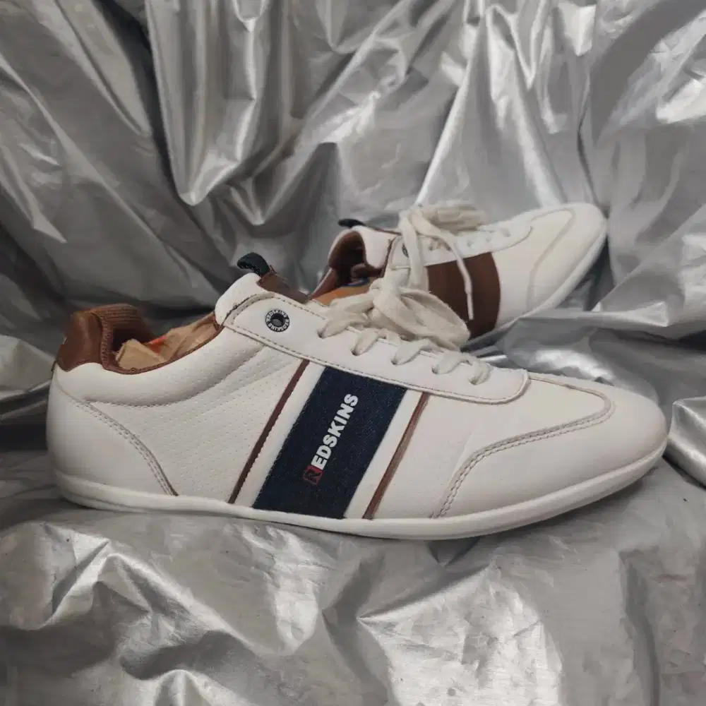 thriftSEPATU kasual RedSkins sz44