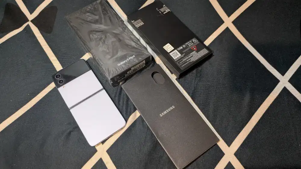 Samsung Z Flip 4 8/256GB Fullset