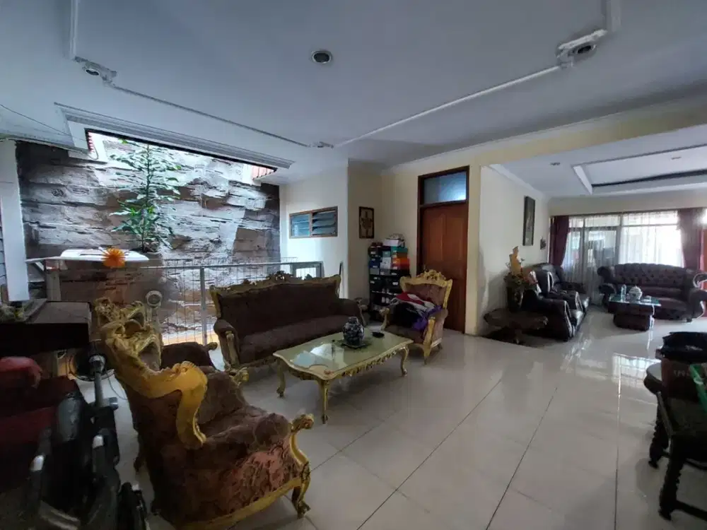 Lokasi Strategis Dekat Mall Kampus & Tol Cocok Kos/Usaha Rumah Besar Pulomas Jakarta Timur