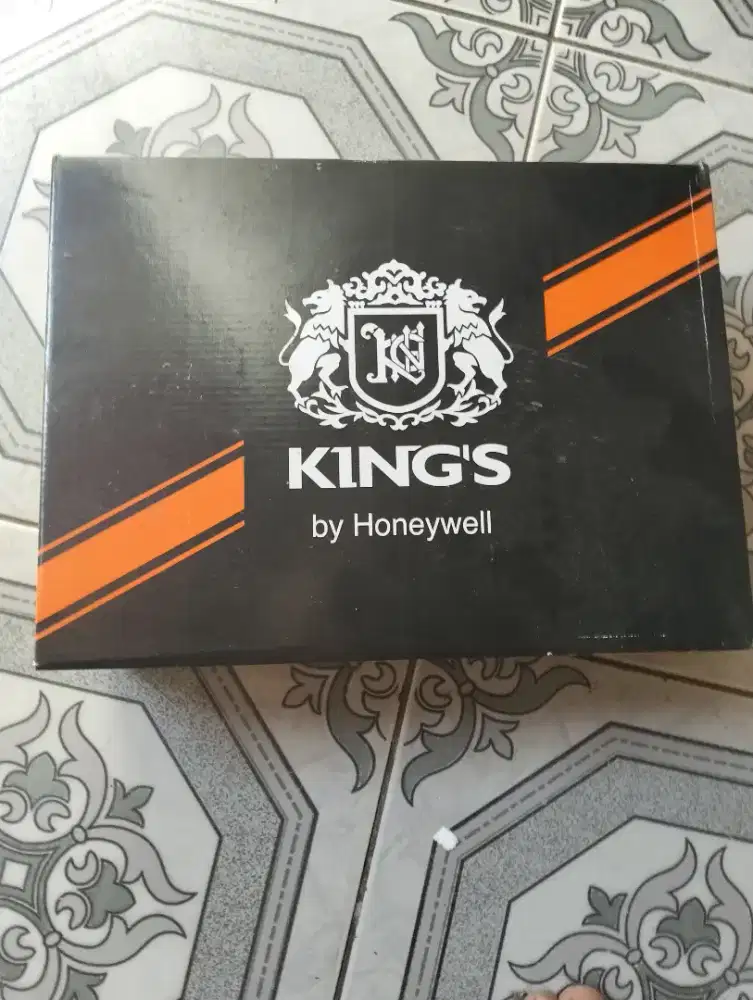 Sepatu safty merk kings zize 41