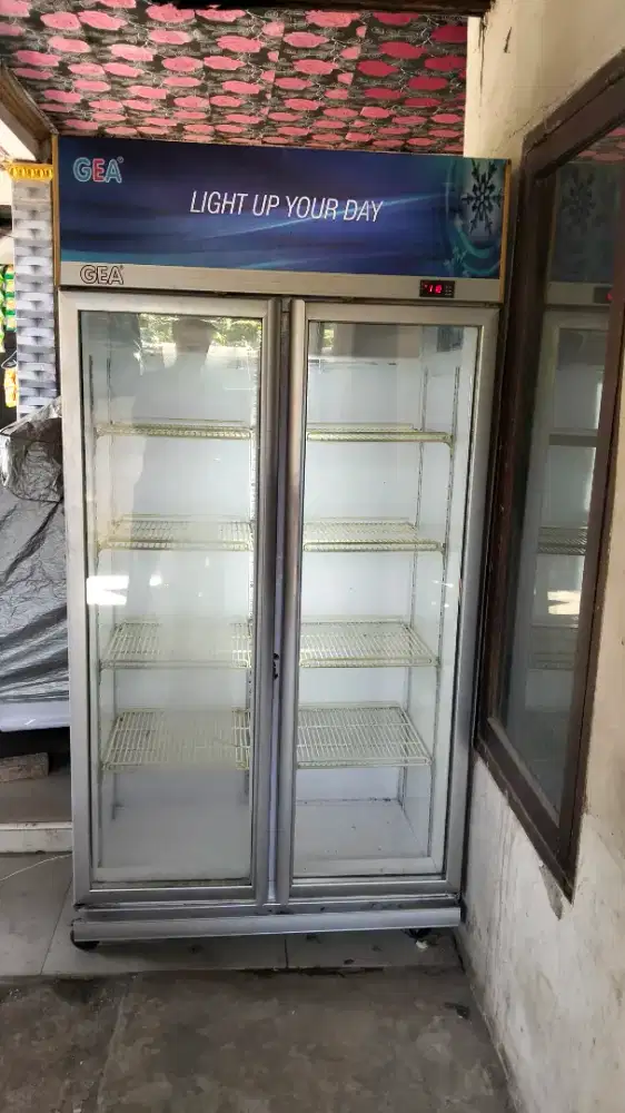 Showcase 600 liter
