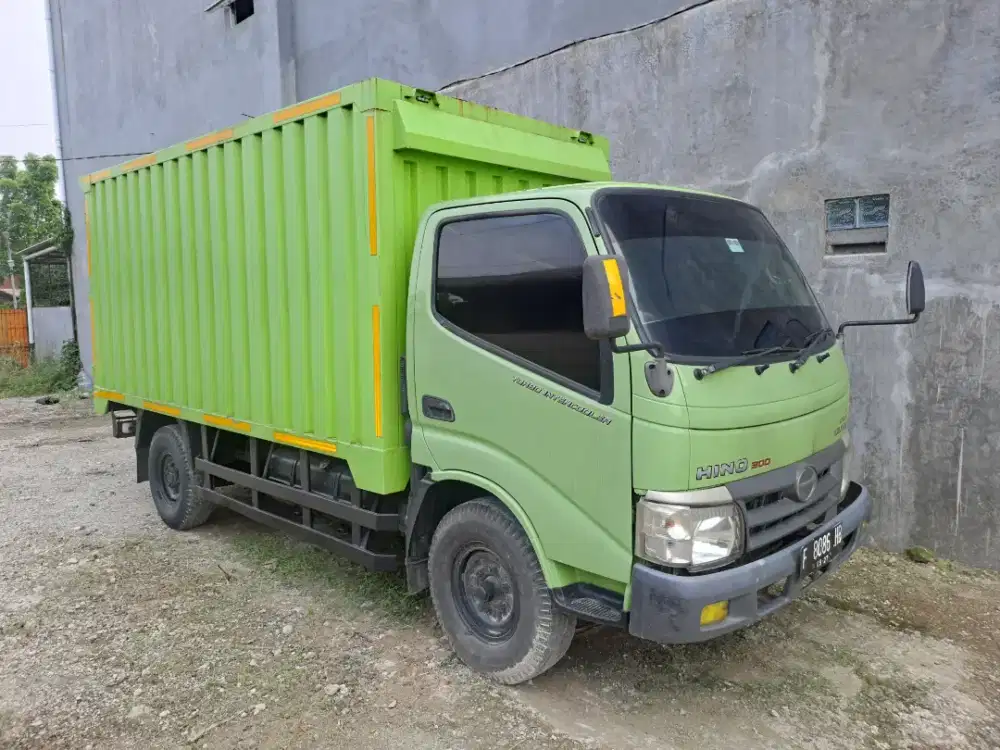 Hino dutro box 110 sdl engkel long