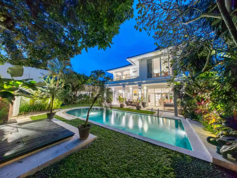 Villa Klasik Premium Siap Huni di Seminyak, Full Furnished