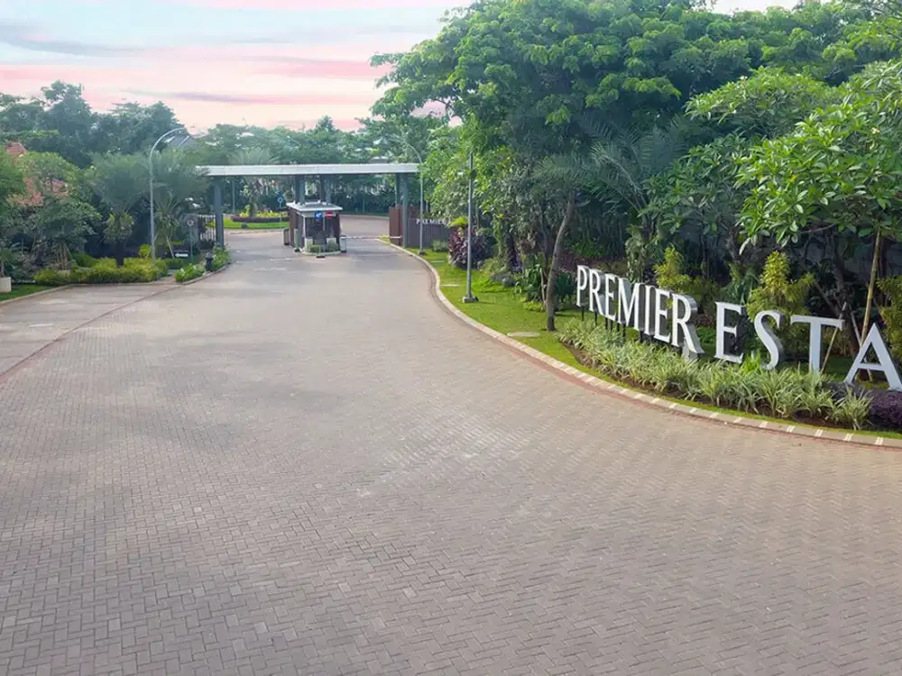 Premier Estate 2, Hoek, furnished, depan kolam renang,siap huni, tinggal bawa baju