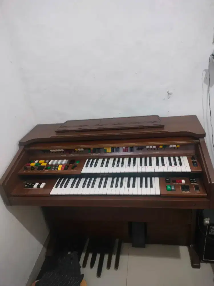 Dijual electone clasic yamaha tahun 87 mulus