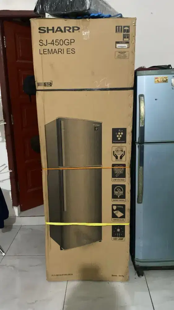 Kulkas merk Sharp 2 pintu baru