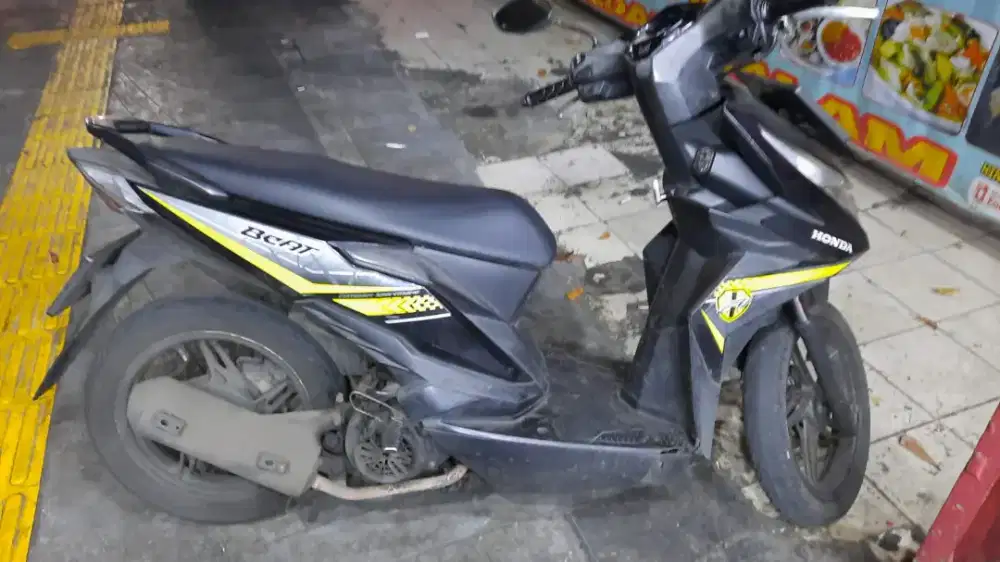 Honda Beat tangan 1 pemakai,mesin Gress ex ibu2