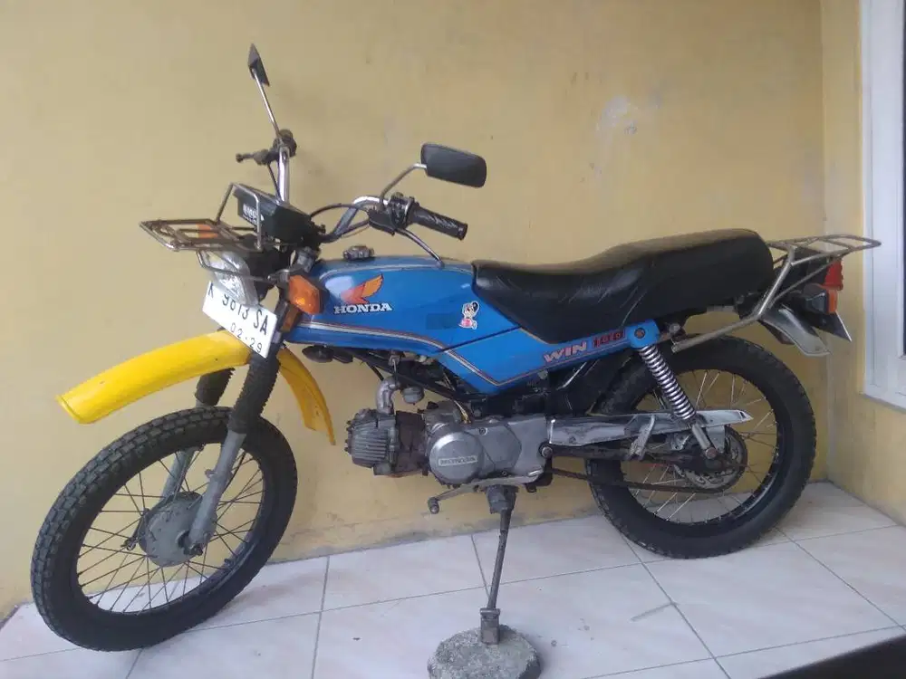 Win original plat merah