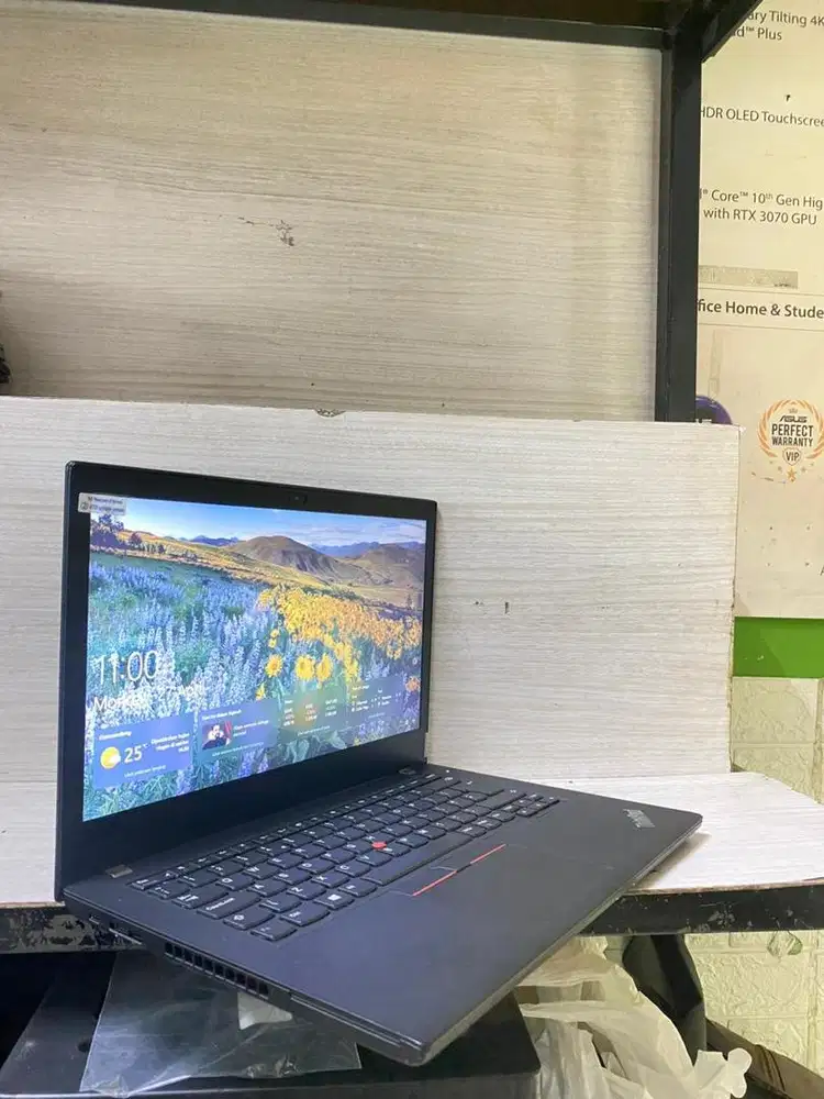 Laptop kerja/ kuliah thinkpad t480 i5 gen 7/8gb/256gb mulus no minus