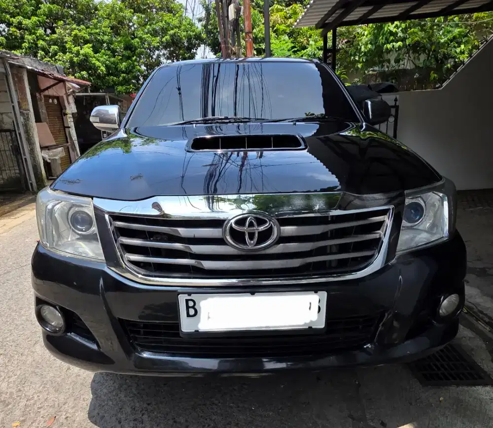 Toyota Hilux double cabin 2013 V automatic 4x4