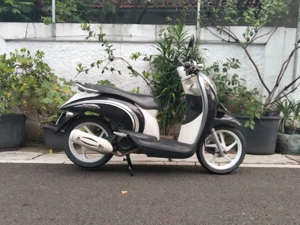 Honda Scoopy karbu 2012 warna hitam Tangan pertama