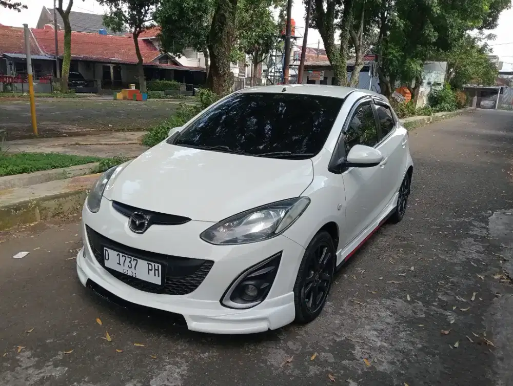 Mazda 2 R matic 2011 sangat bagus