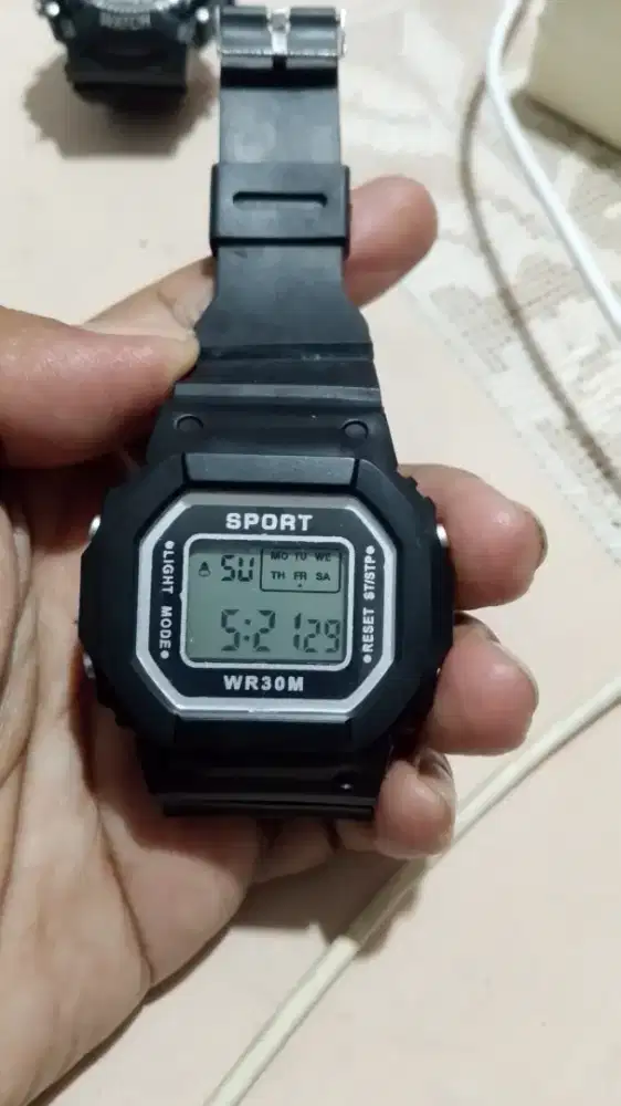Jam tangan sport pria
