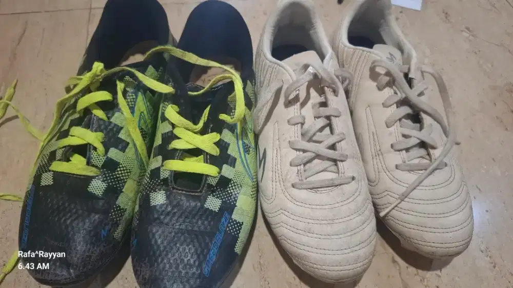 Sepatu Bola 2 pasang