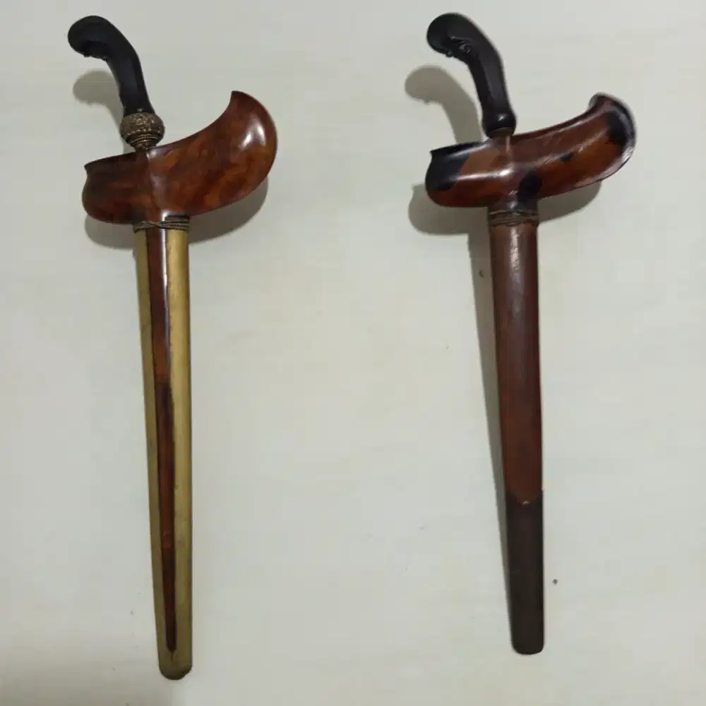 Keris tua sepasang