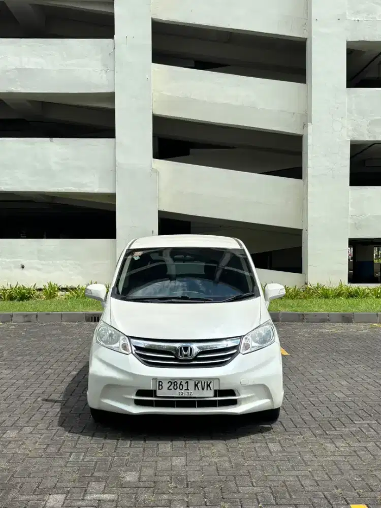 Honda freed E PSD 2012