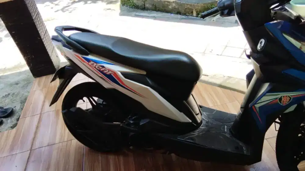 Honda Beat Putih Biru