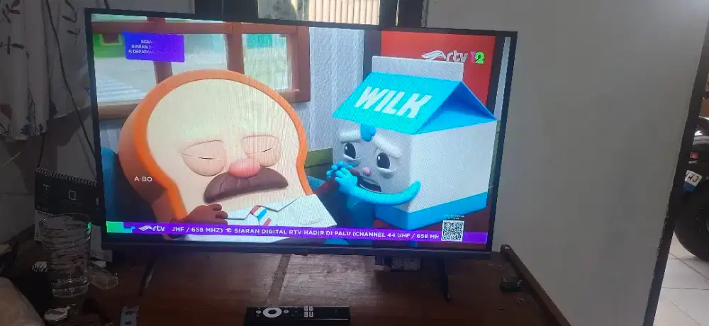 DIJUAL CEPAT SMART TV ANDROID MERK COOCA 32 INCH ADA REMOTE NO MINUS