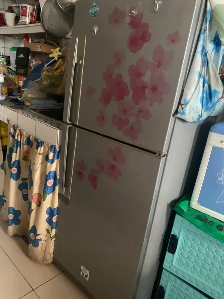 Dijual kulkas 2 pintu merk aqua murah
