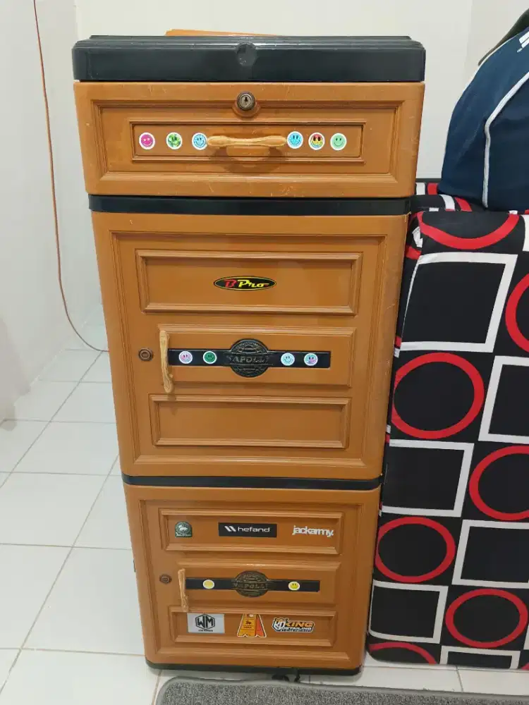 Lemari bekas 3 susun