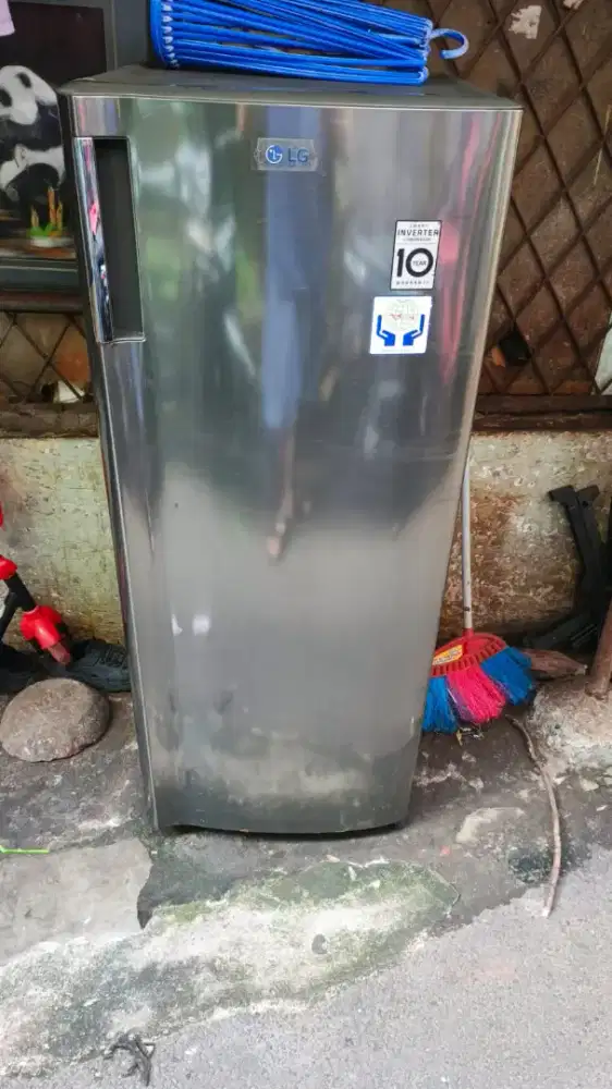 Freezer 6 Rak merk LG model baru Normal