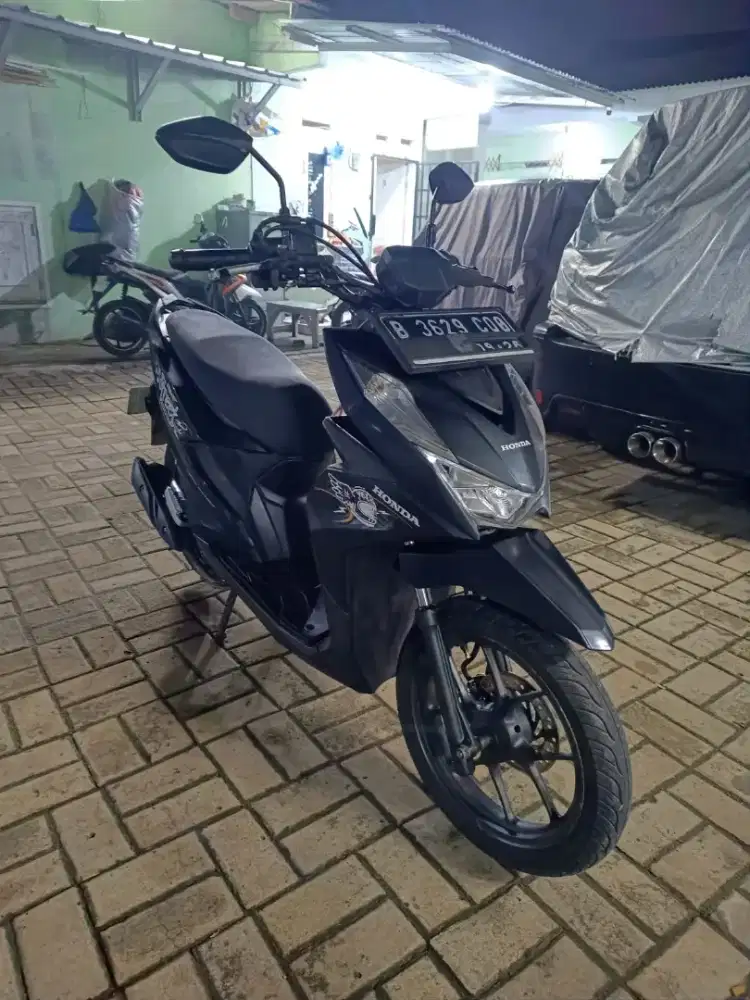 Honda beat street hitam