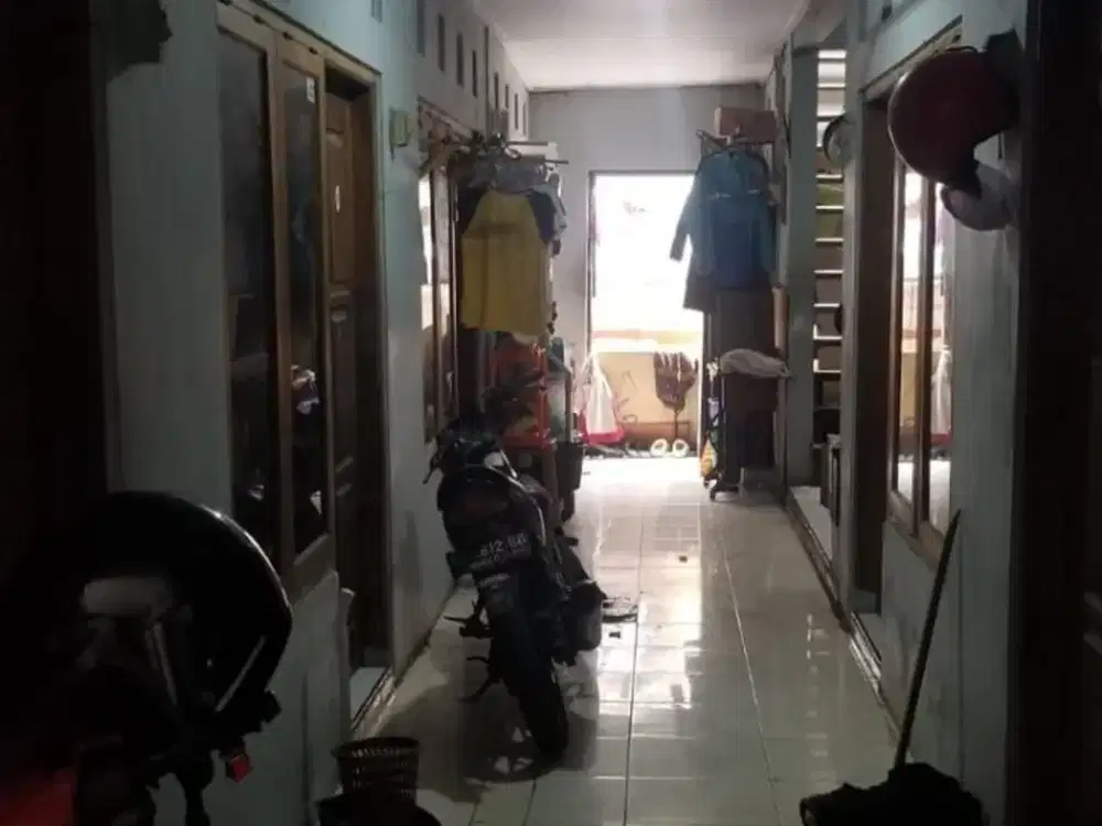 DIJUAL KOS AKTIF 2 LANTAI DI PASAR KLIWON SOLO DEKAT RUMAH SAKIT KUSTATI SOLO