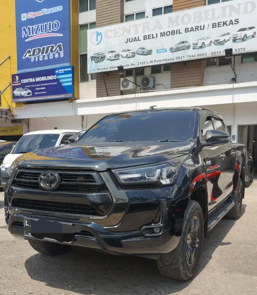 Hilux V 2.4 matic 2022 hitam istimewa dp 90 jt