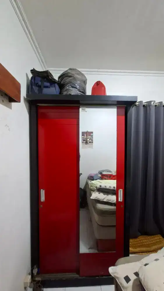 Lemari baju sliding