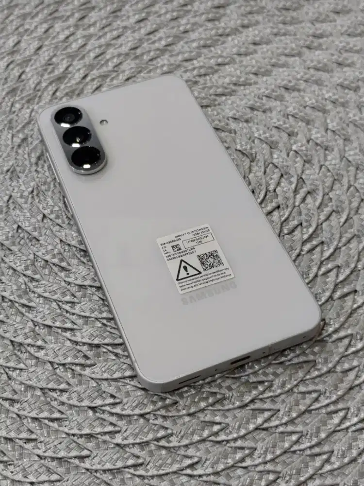 Samsung a56 5g 12/256 gb