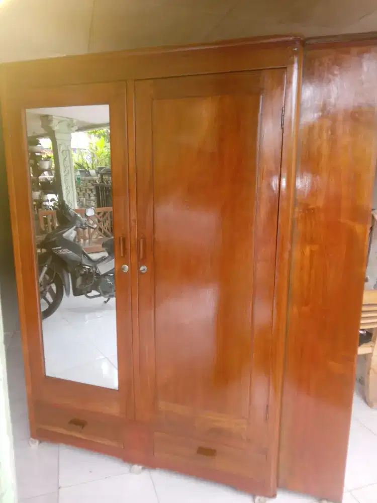 Lemari jati lawas