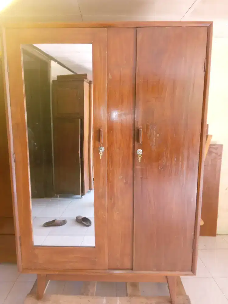 Lemari jati lawas