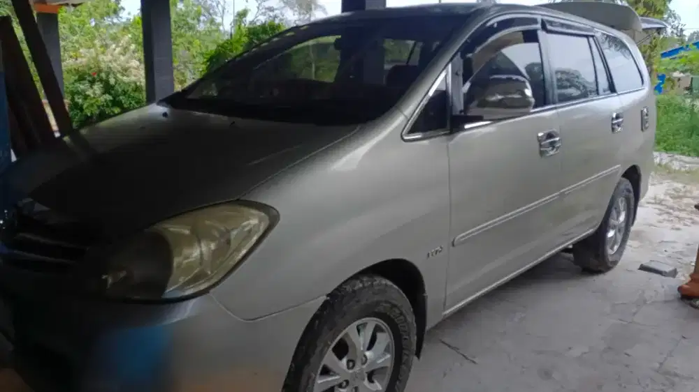 Kijang Innova V