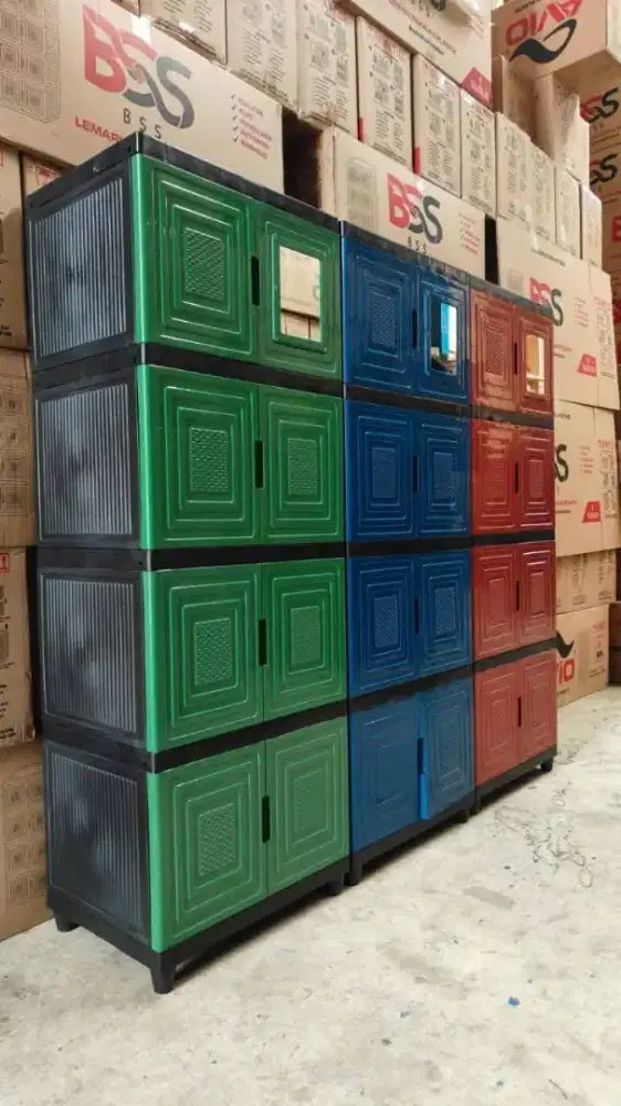 Rak lemari kaca 4 susun