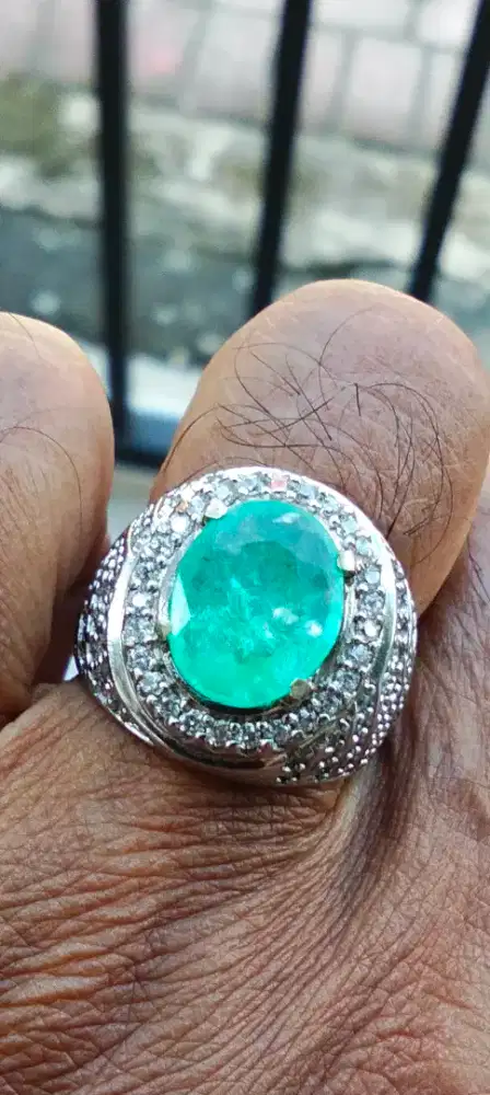 Cincin batu zamrut colombia