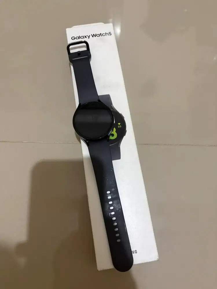 Samsung Galaxy Watch 5 44mm fullset mulus pemakaian