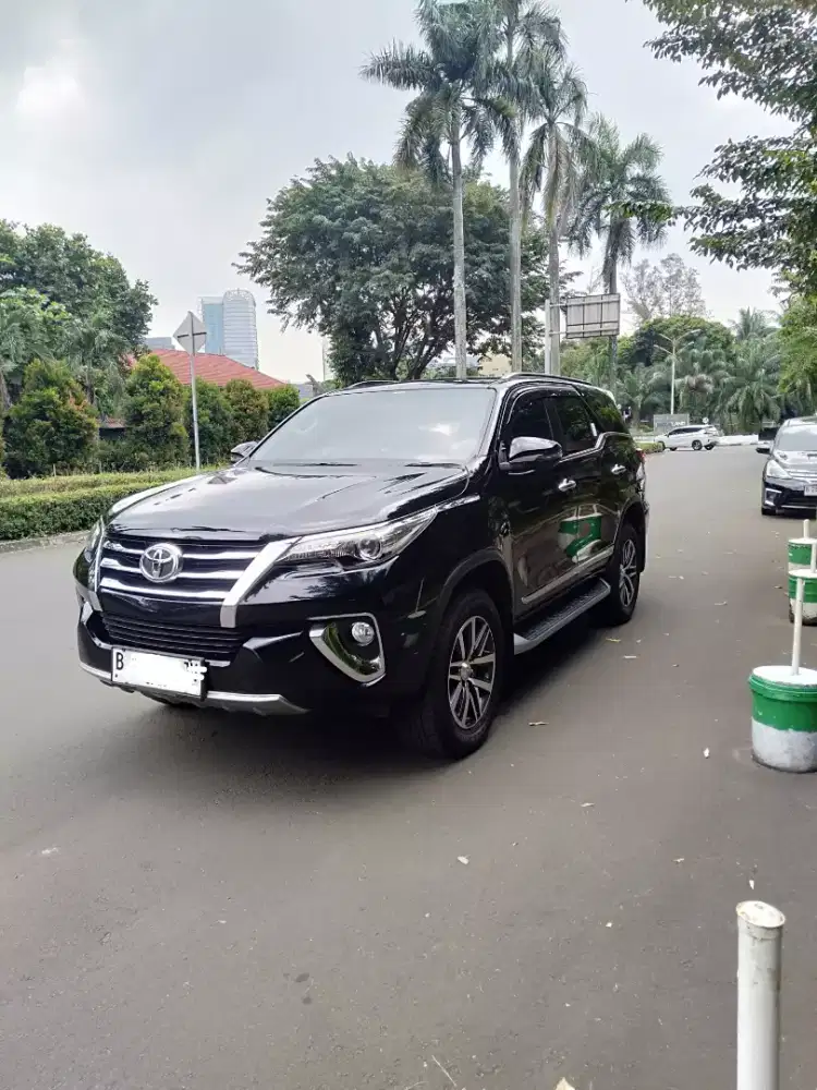 Jual mobil Toyota Fortuner VRZ warna Hitam 2018.