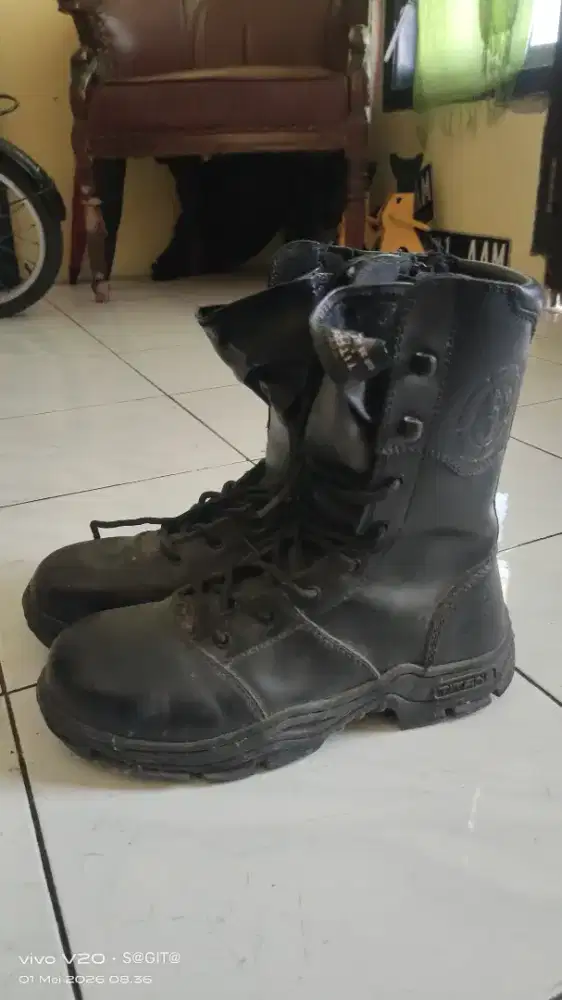 Sepatu ex Damkar