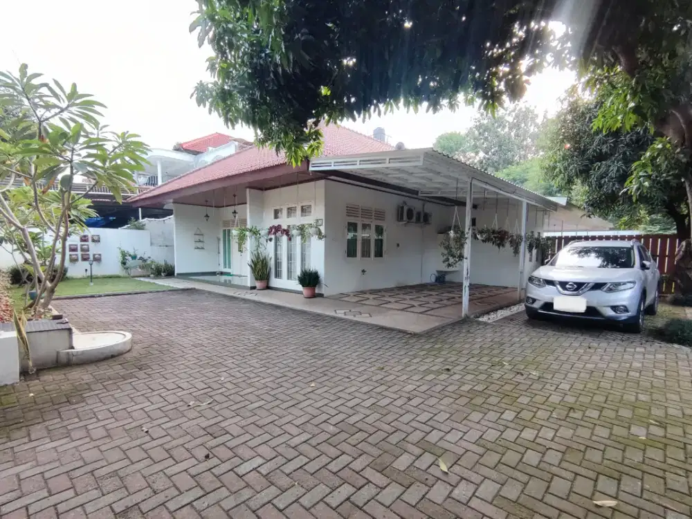 Sewa Rumah Luas Semi Furnished 4KT, 4KM, LT 800m2, LB 350m2 di Cijantung