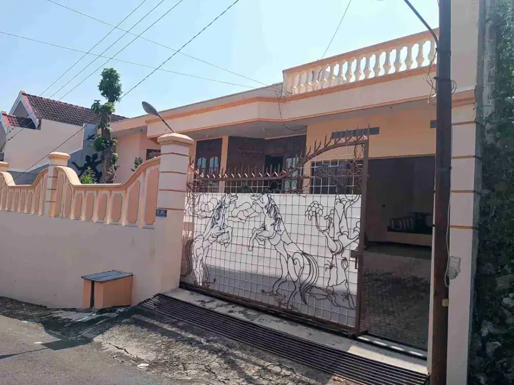 Rumah dijual di Jl Sinar Waluyo Selatan Kedungmundu Tembalang
