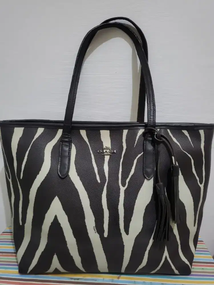 COACH ZEBRA TOTE BAG – ELEGANT & UNIQUE