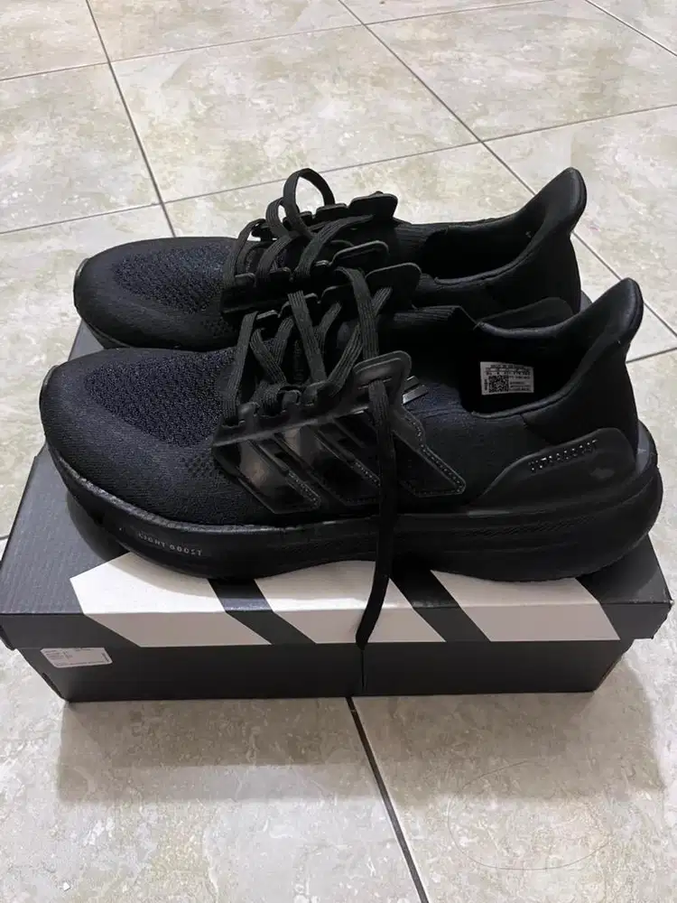 Adidas Ultraboost 5 triple black