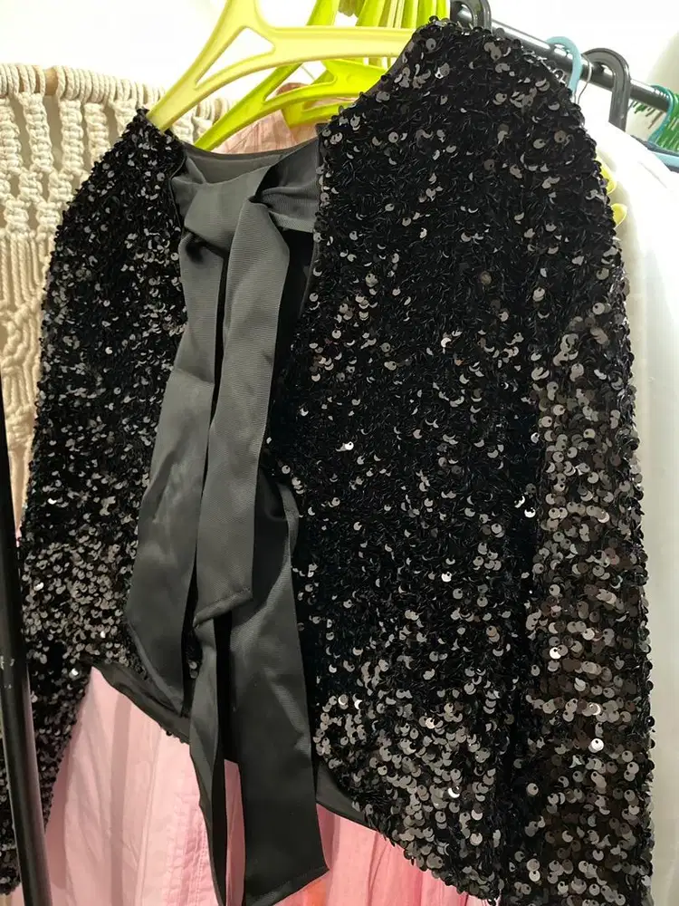 HnM Sequin Top Hitam