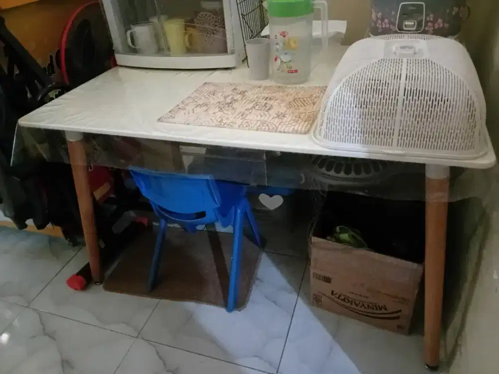 Meja makan besar muat 4 sd 6 orang