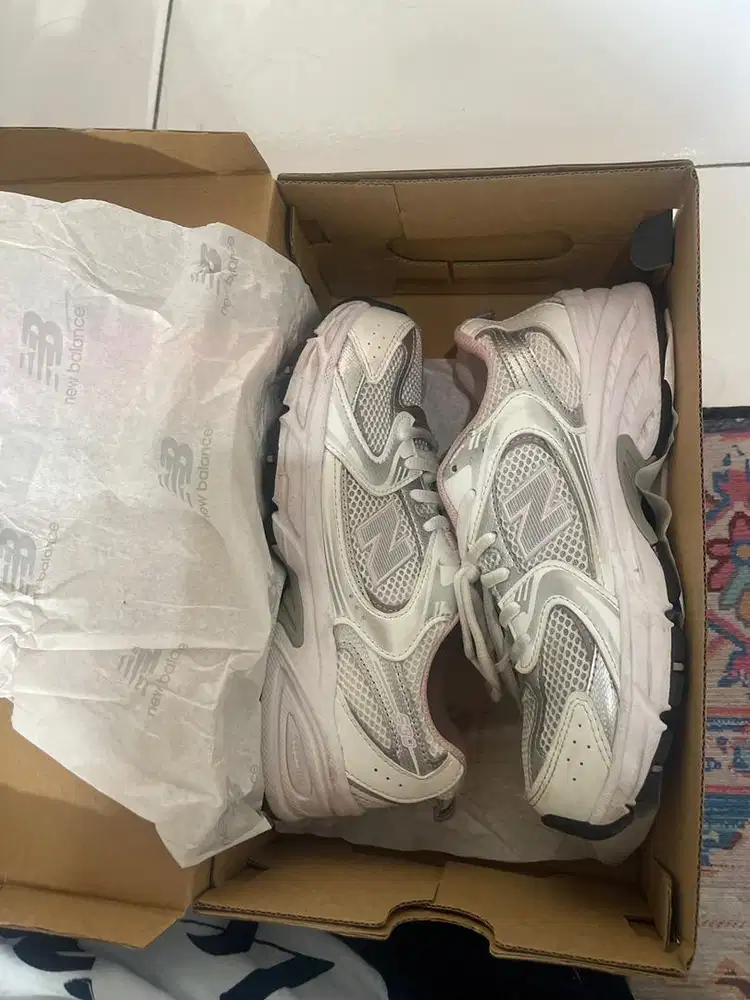 NB 530 White Mid Century Pink GS