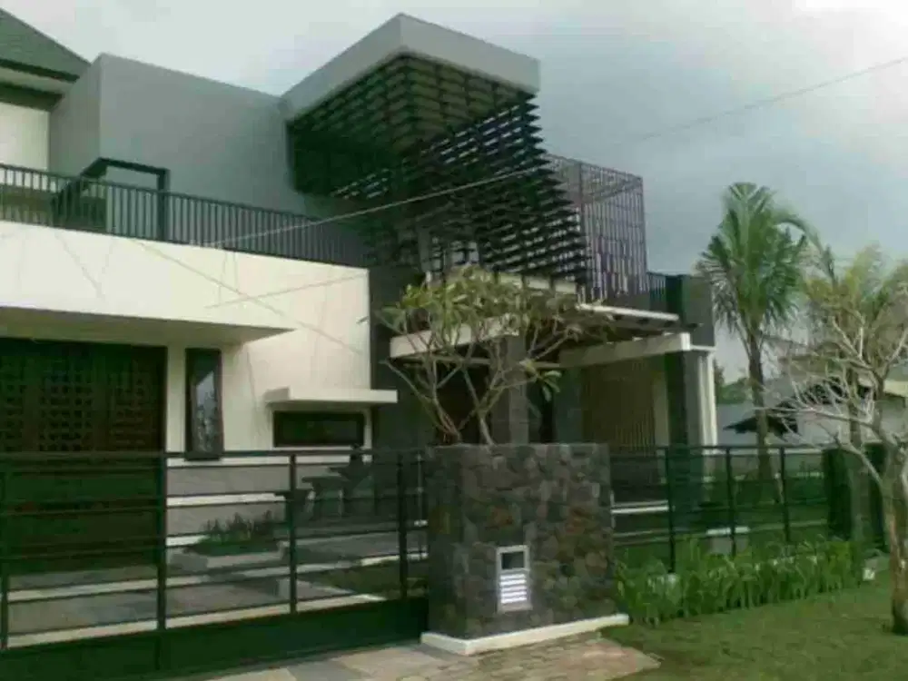 DIJUAL RUMAH MEWAH KEKINIAN SIAP HUNI DI ARAYA GOLF