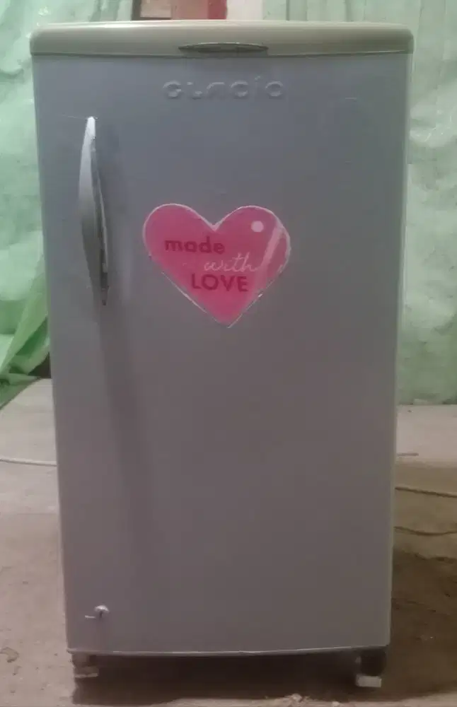 Kulkas 1 pintu TOSHIBA GLACIO.Mesin original pabrik belum rusak