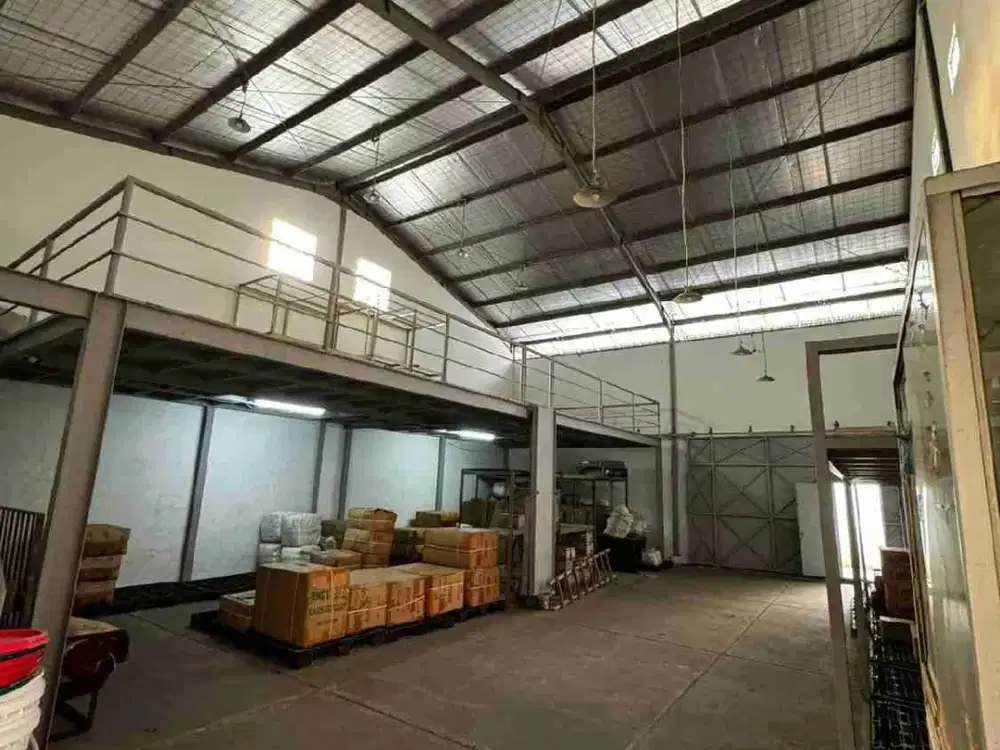 Gudang Siap Pakai Di sayap jln  CIBADAK , dekat pusat Textile jln Jendral Sudirman
