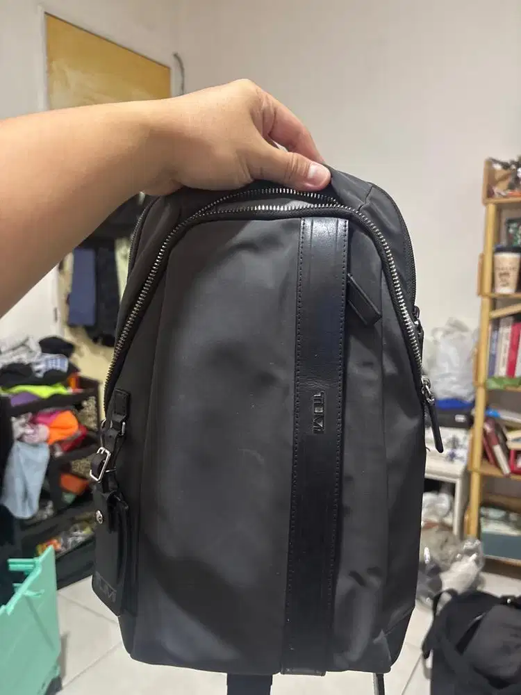 Berwick Sling Bag Charcoal TUMI
