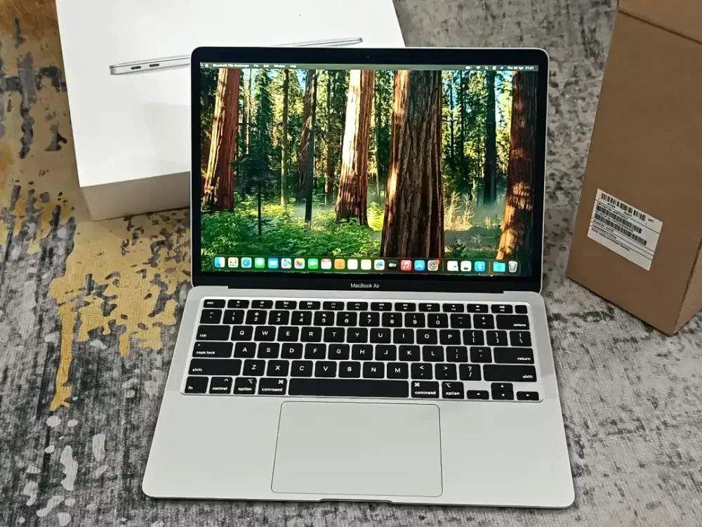 MacBook Air 2020 Core i3 8GB 256GB Silver Fulset iBox Like New